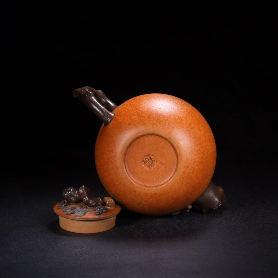  精品紫砂壶专场 蒋蓉大师落款 松鼠葡萄紫砂壶