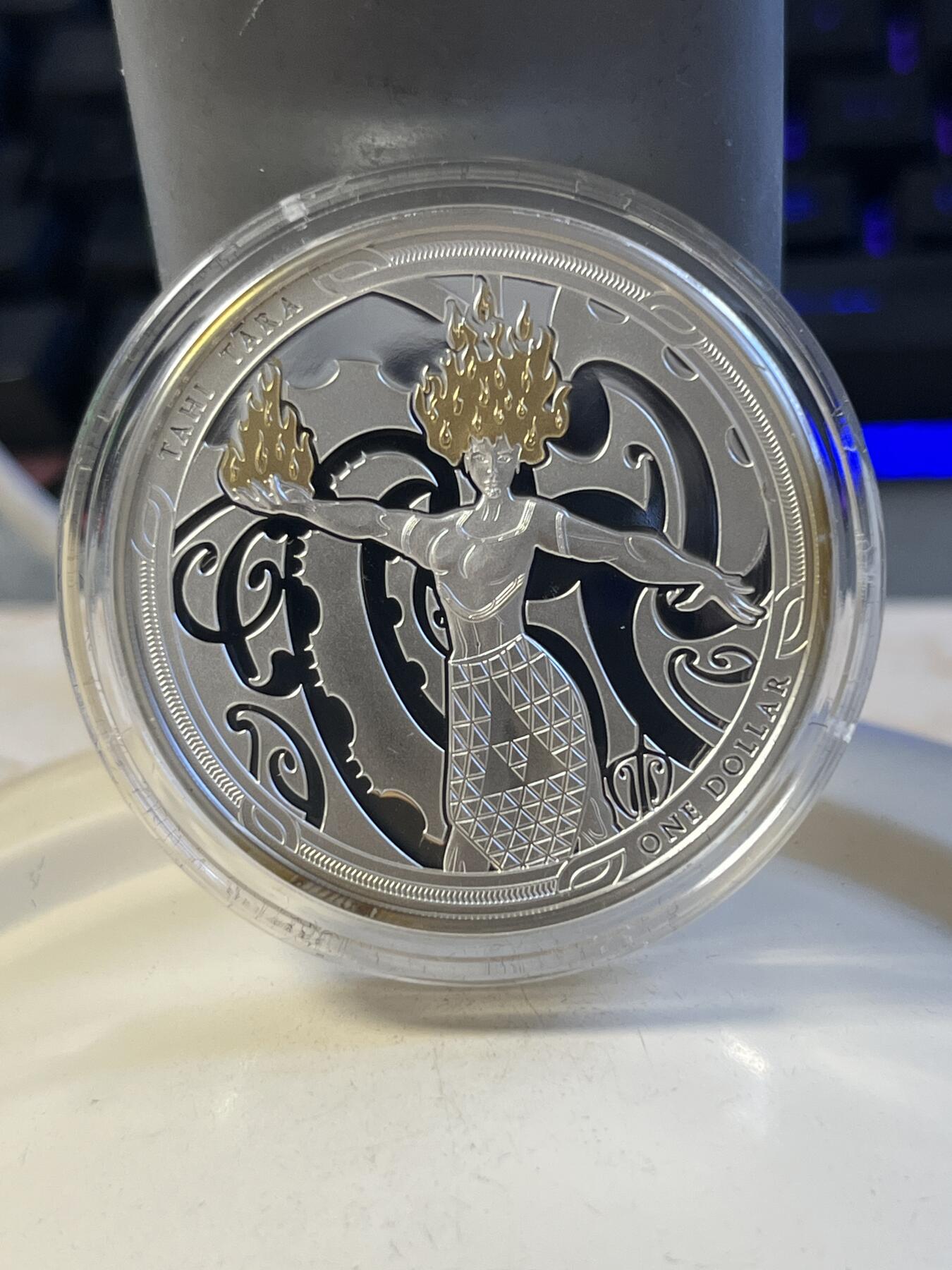 第176期拍卖【长期征集拍品】【欢度国庆中秋双节】 新西兰2019年半神毛伊与火神1盎司纪念银币2枚套装，999银，1盎司*2，发行500套，边缘有氧化