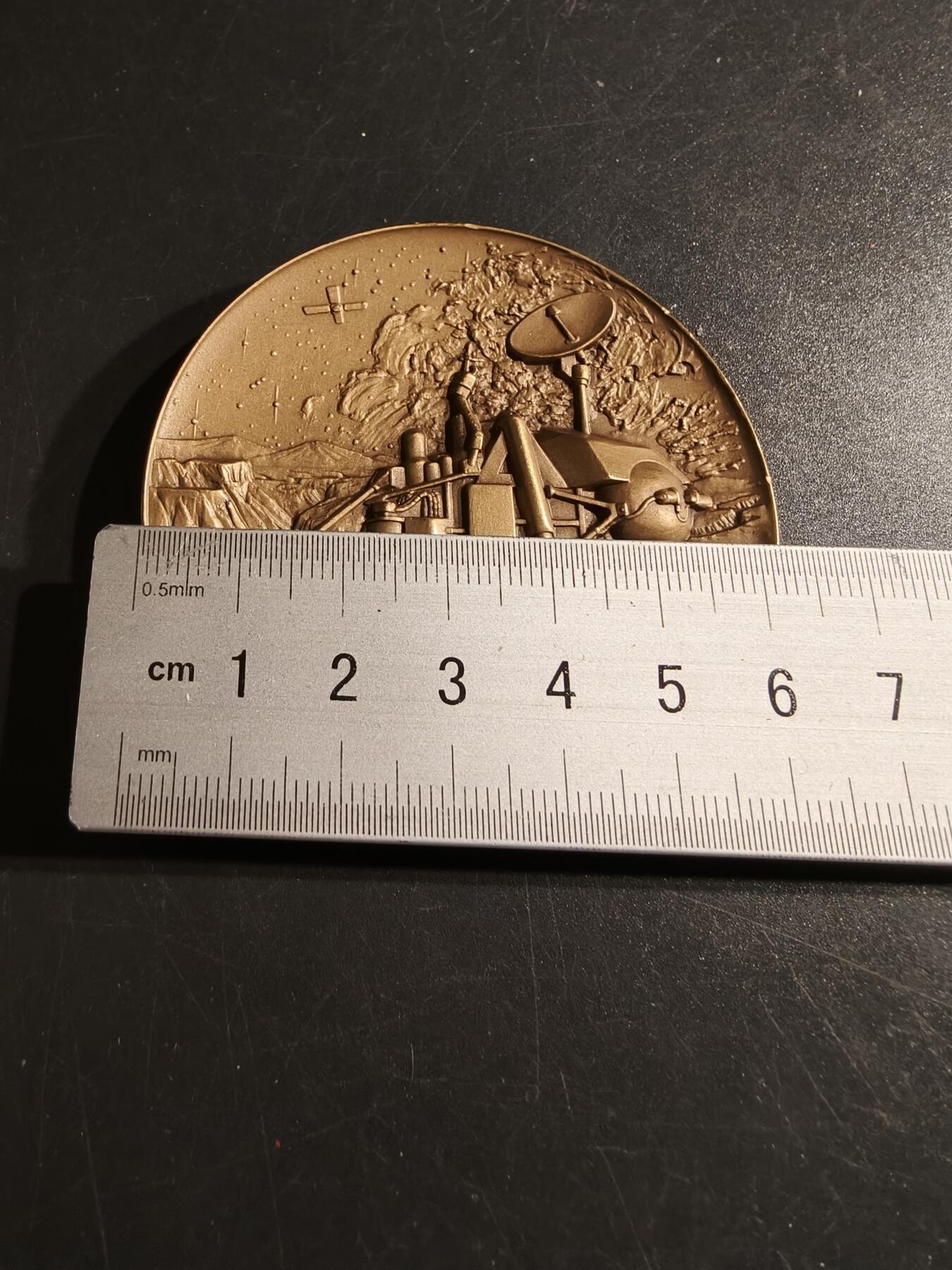 老王徽章第151期 美国NASA维京2号探测器火星着陆大铜章      直径64mm.   重量136.8g