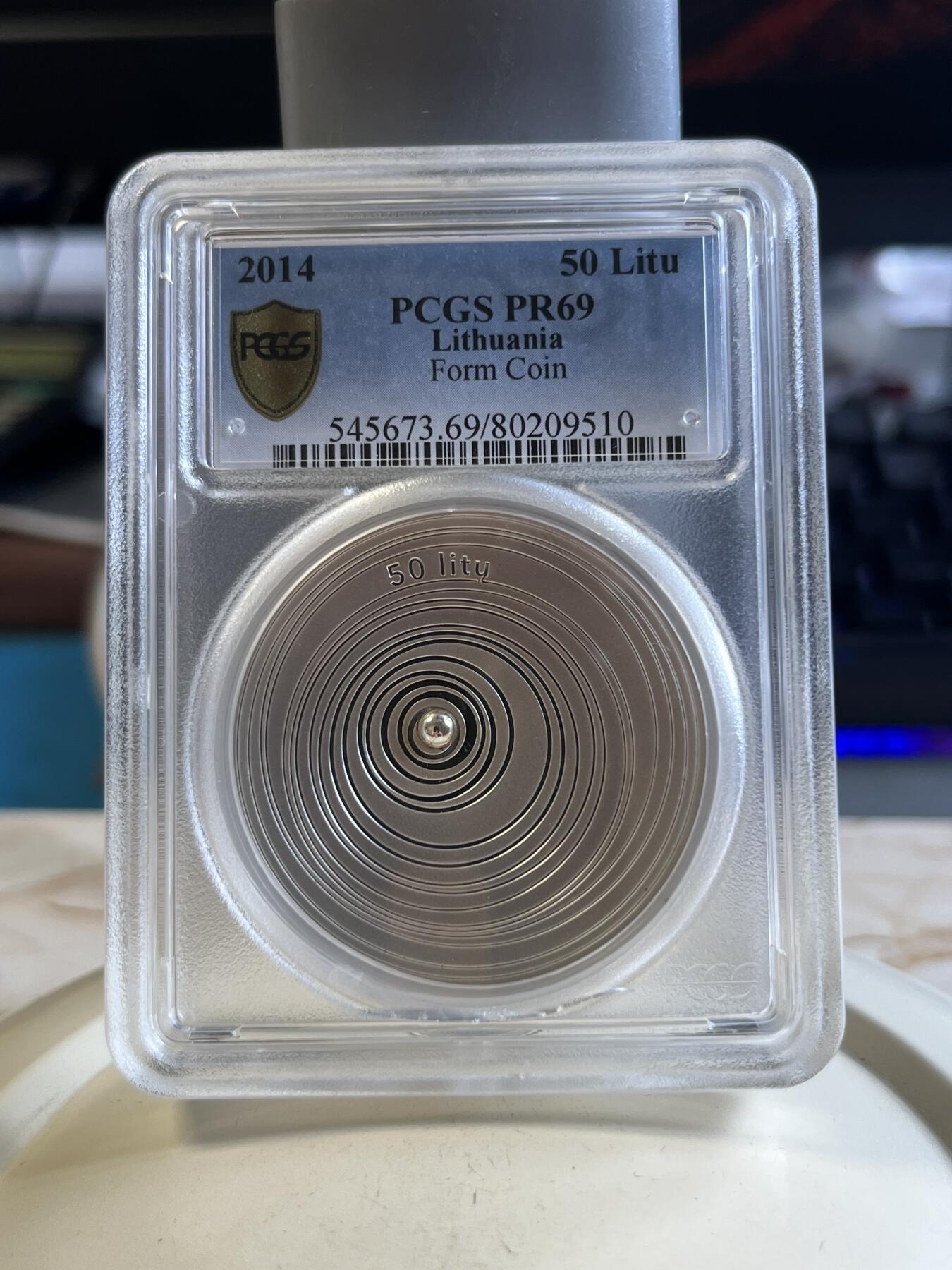 第176期拍卖【长期征集拍品】【欢度国庆中秋双节】 PCGS-PR69DCAM CAMEO 立陶宛2014年最后的拉特弧形镶嵌银珠精制纪念银币-50拉特（波罗的海货币绝唱！28.28克重，925银，43MM，限量发行3000枚，斩获2015年度硬币之星最佳银币第一名及原创技术第二名），无盒证书，评级盒有条裂痕