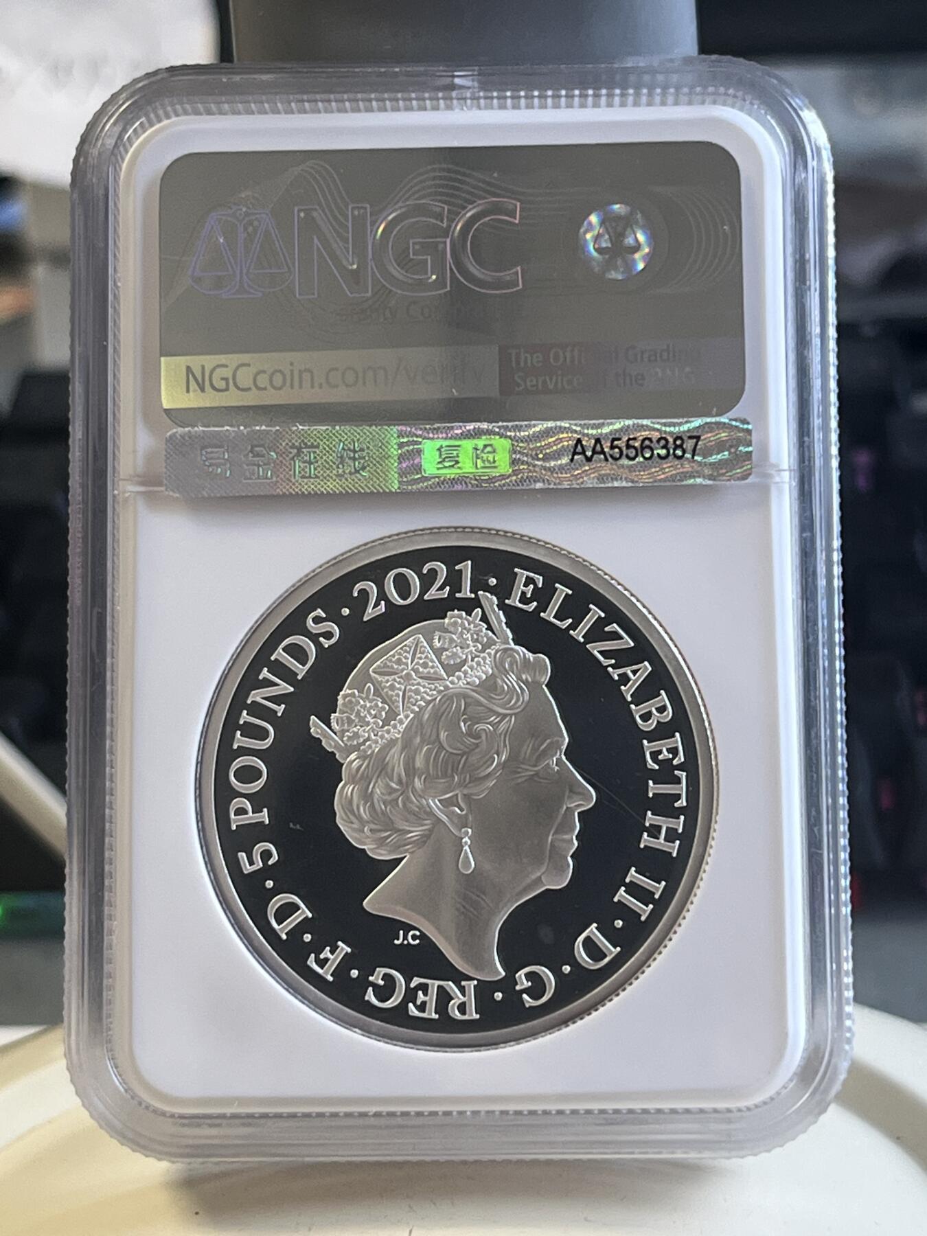 第176期拍卖【长期征集拍品】【欢度国庆中秋双节】 首期NGC-PF70ULTRA CAMEO 2021年英国发行伟大的雕刻师哥特佛洛林-十字盾徽复刻精制纪念银币-5英镑（珍稀币种！限量550枚，999纯银，25.5克，币径40MM，头像面有一处淡淡的氧化痕迹不明显，瑕不掩瑜）无盒无证书
