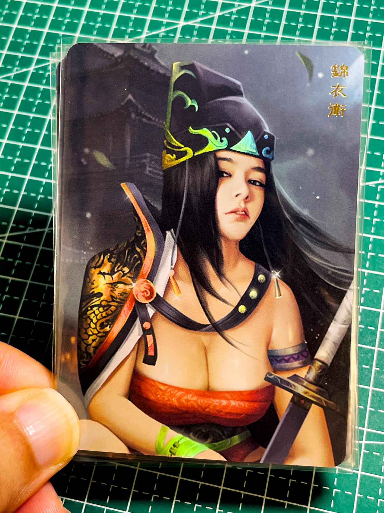 【关注参拍有赠卡】显眼宝33期  9.26日晚21:50结束 卡将卡牌 锦衣卫 单人散配  一套三张 彩闪 63*88 很漂亮肥嘟嘟的