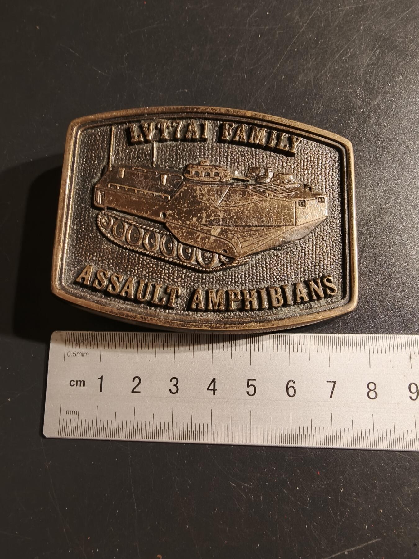 老王徽章第151期 美国LVT7AL两栖突击车成乘员腰带扣     尺寸80×55mm