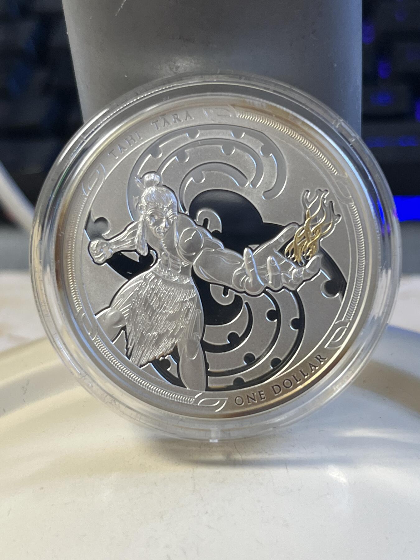 第176期拍卖【长期征集拍品】【欢度国庆中秋双节】 新西兰2019年半神毛伊与火神1盎司纪念银币2枚套装，999银，1盎司*2，发行500套，边缘有氧化
