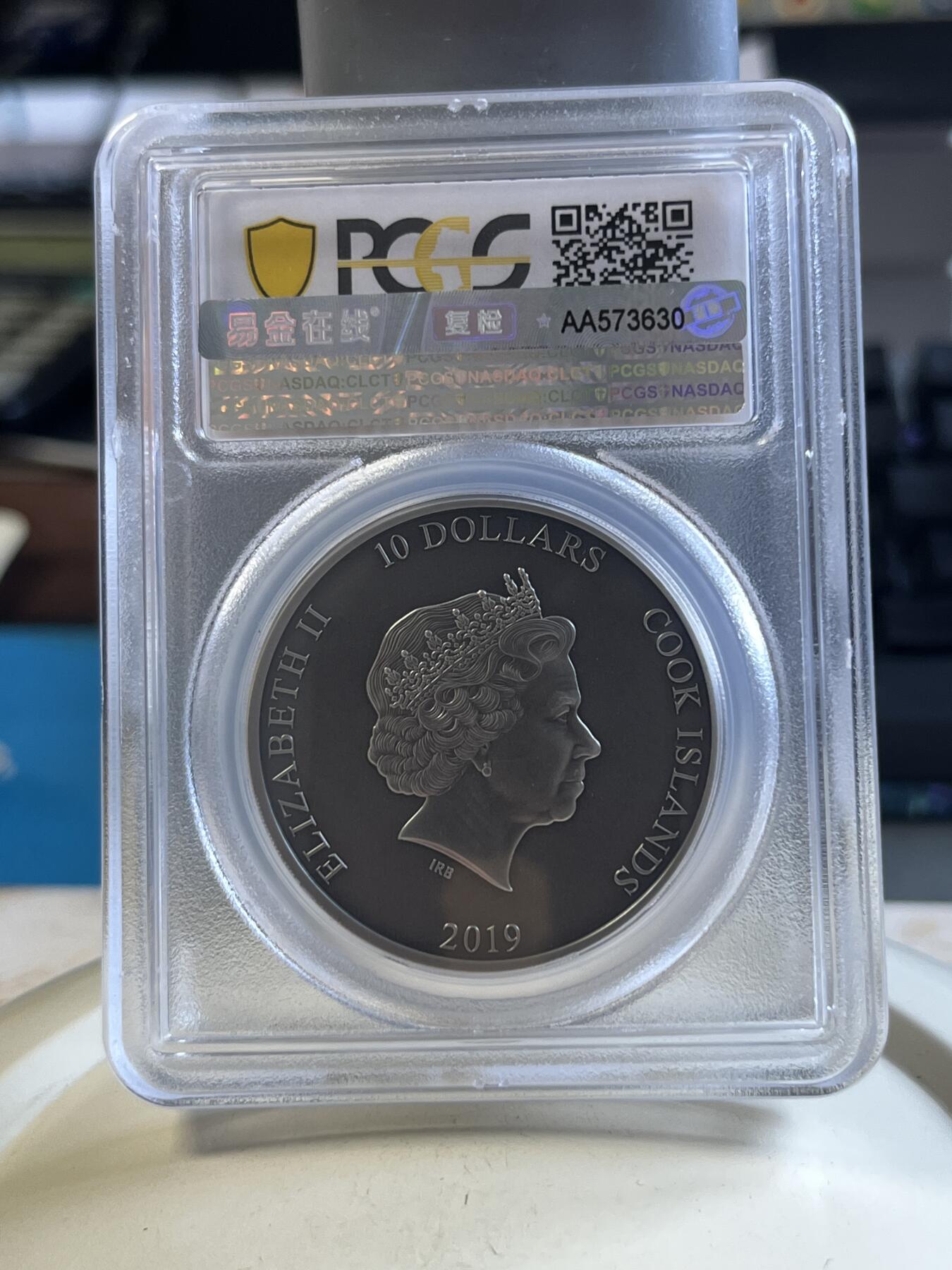 第176期拍卖【长期征集拍品】【欢度国庆中秋双节】 首日PCGS-MS70 北欧神话-赫尔墨斯之靴（超高浮雕）仿古纪念银币（梦想中带翅膀的靴子！凡人都想获得日行千里的超能力。2盎司加厚克重，999银，38.61MM，CIT设计出品限量999枚，盒证齐全）评级盒有个角破