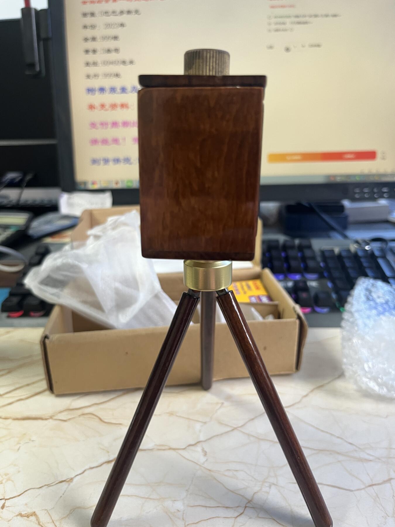 第176期拍卖【长期征集拍品】【欢度国庆中秋双节】 库克2006照片发明180年古典暗盒胶卷照相机银币。925银，10克，发行2500枚，有氧化