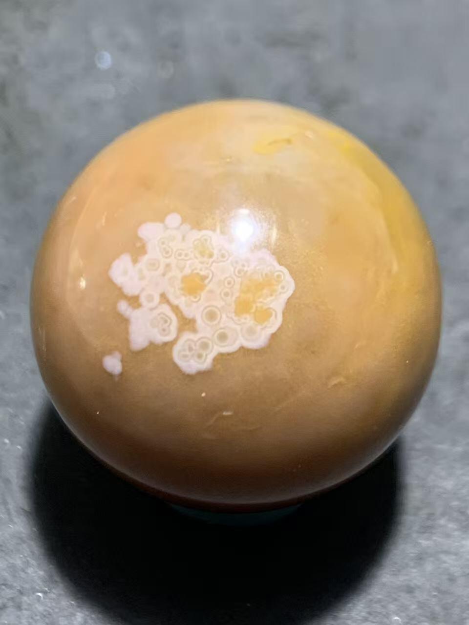 精美鱼籽纹冻料战国红玛瑙2.0圆珠一颗！