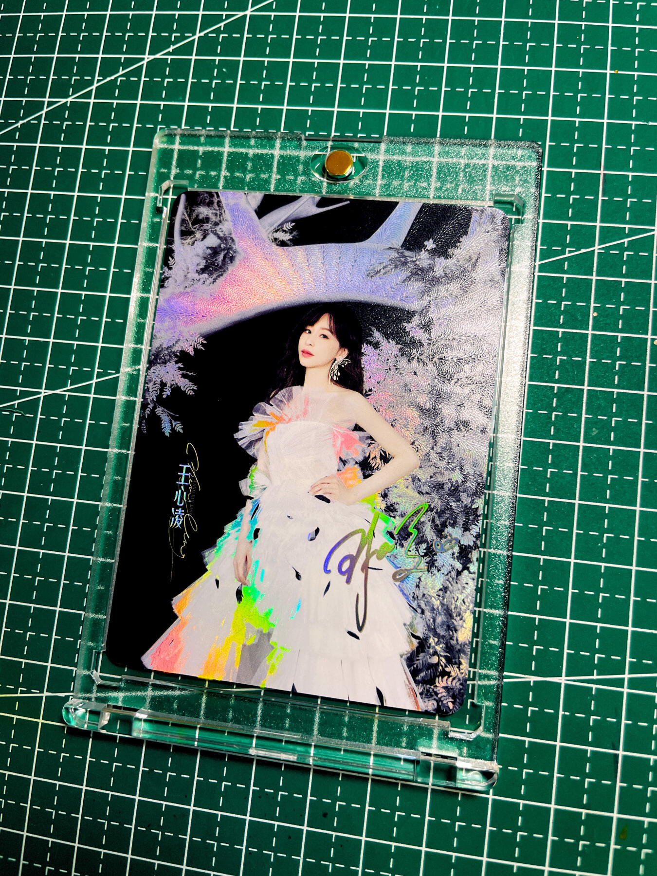 【关注参拍有赠卡】显眼宝33期  9.26日晚21:50结束 【带卡砖】2022 稀有品 王心凌 折光彩闪一张  63*88