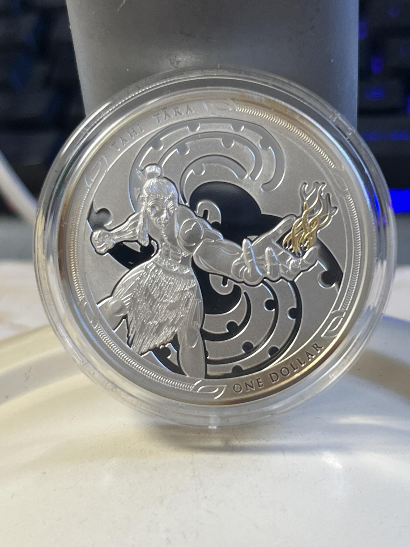 第176期拍卖【长期征集拍品】【欢度国庆中秋双节】 新西兰2019年半神毛伊与火神1盎司纪念银币2枚套装，999银，1盎司*2，发行500套，边缘有氧化