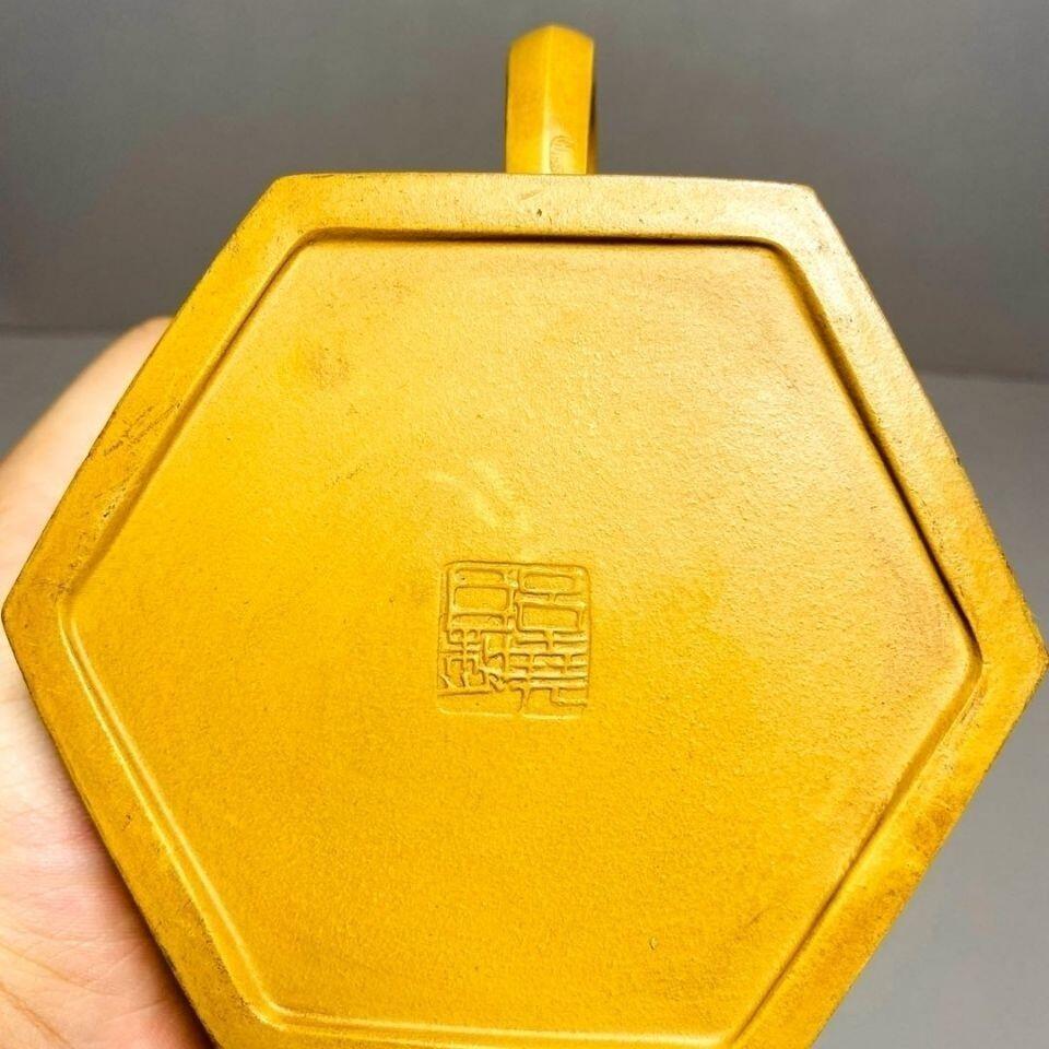  精品紫砂壶专场 吕尧臣大师落款  六方绞泥紫砂壶