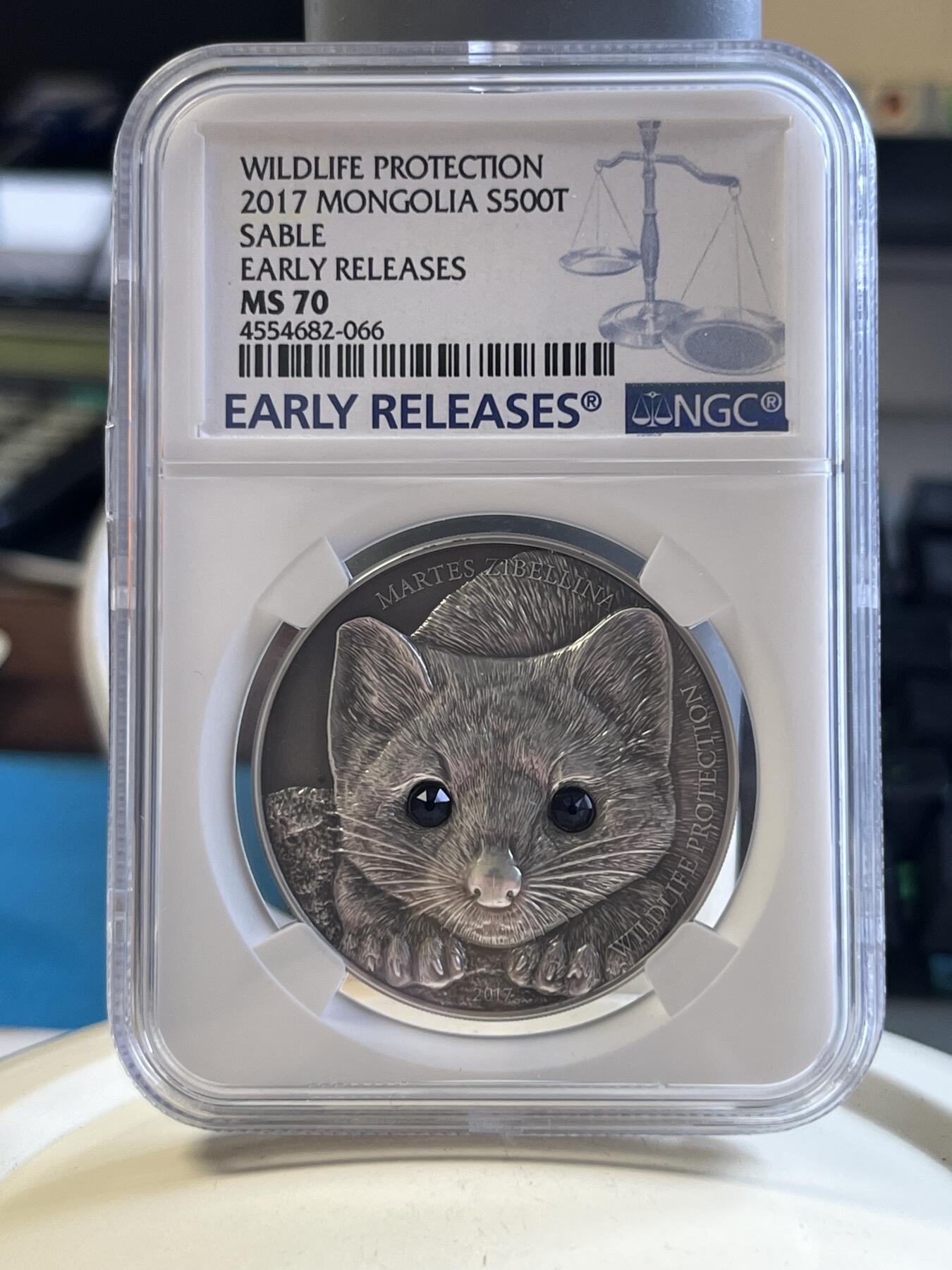 第176期拍卖【长期征集拍品】【欢度国庆中秋双节】 首期NGC-PF70ULTRA CAMEO 蒙古2017年发行的野生动物保护系列-紫貂镶嵌水晶仿古银币-500图格里克（CIT高浮雕,克重1盎司，999纯银，38.61MM，限量2500枚）无盒证