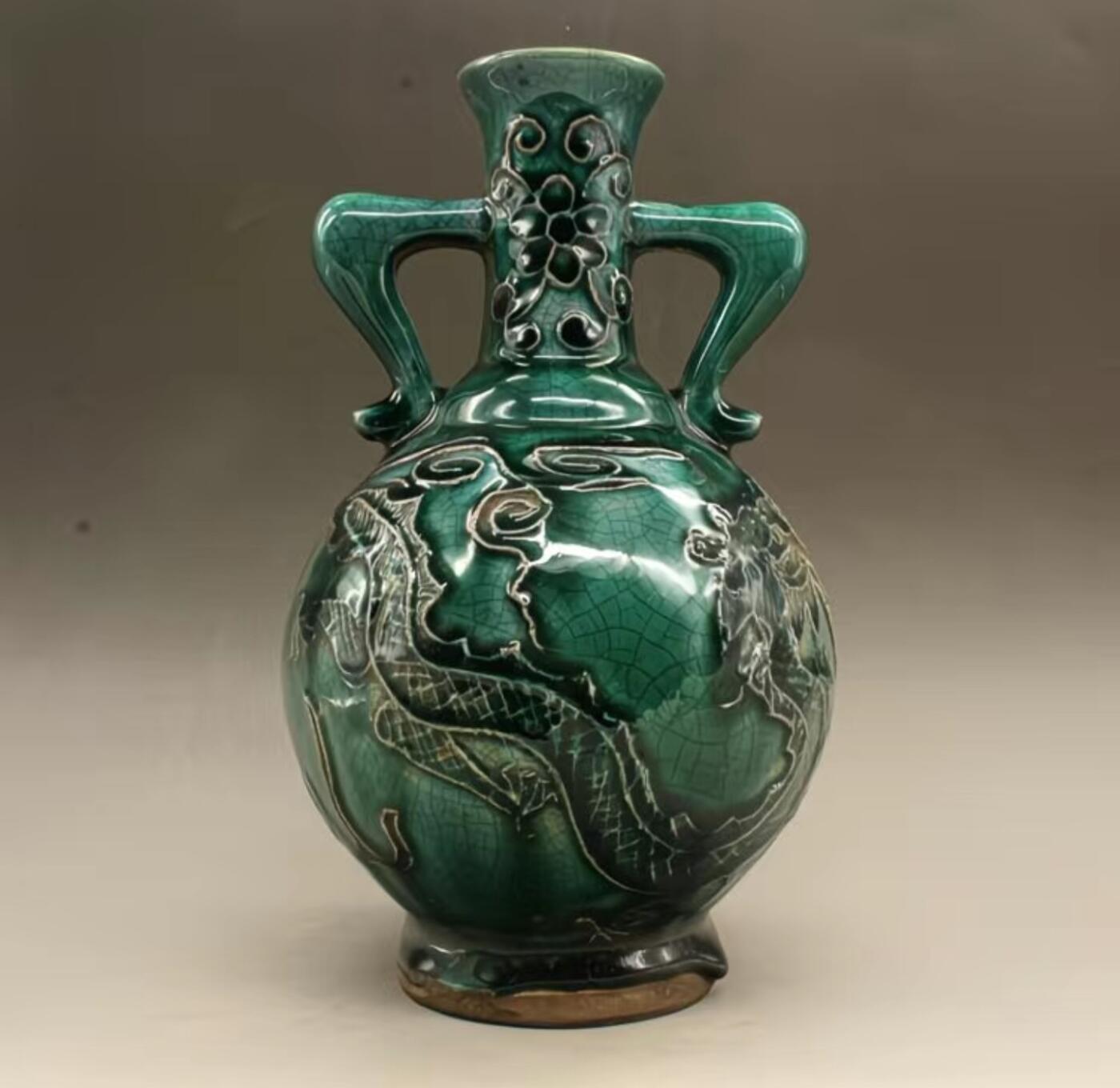 听雨轩  精品老旧瓷器限时专场 仿古瓷绿釉龙纹双耳瓶 5*8*22.5cm