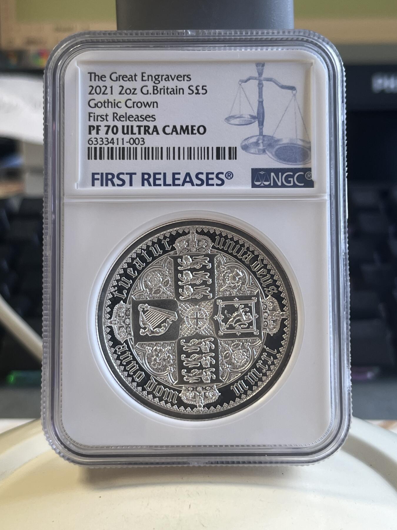 第176期拍卖【长期征集拍品】【欢度国庆中秋双节】 首期NGC-PF70ULTRA CAMEO 2021年英国发行伟大的雕刻师哥特佛洛林-十字盾徽复刻精制纪念银币-5英镑（珍稀币种！限量550枚，999纯银，25.5克，币径40MM，头像面有一处淡淡的氧化痕迹不明显，瑕不掩瑜）无盒无证书