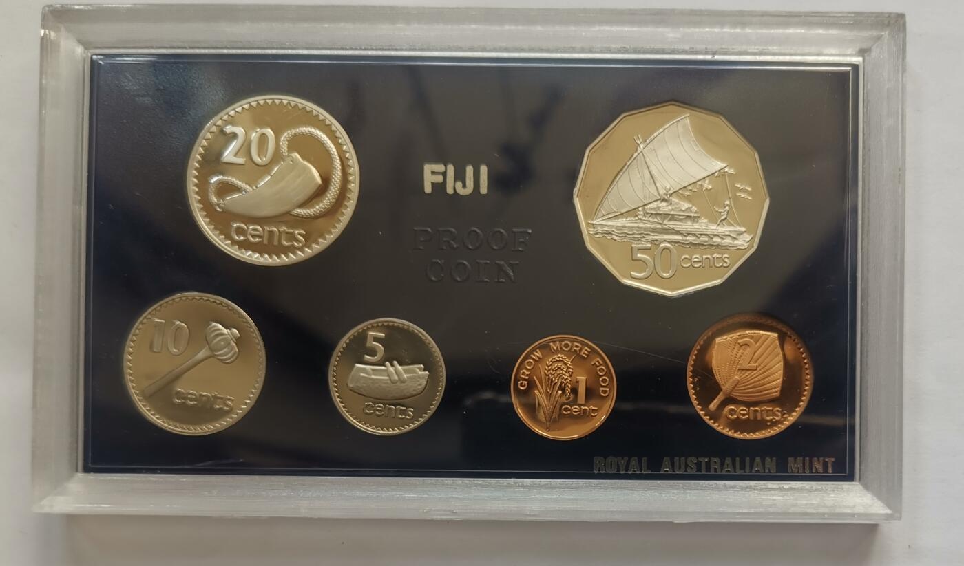 巨藏钱币首秀-古今中外钱币套装专场 斐济1980年精制套币原盒-无外包装-官版