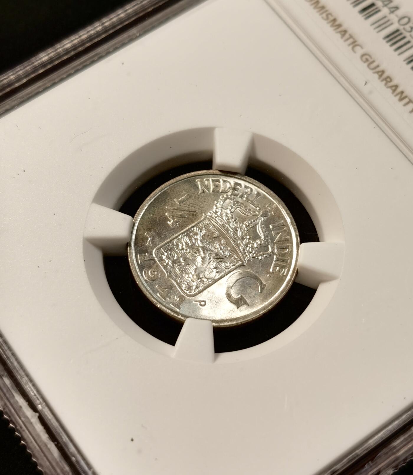 甄臻铺-世界币章拍卖（第35期），送拍享返佣金等优惠多多 NGC-MS66 1941年荷属东印度1/4盾，高分卷拆难觅，2枚一组
