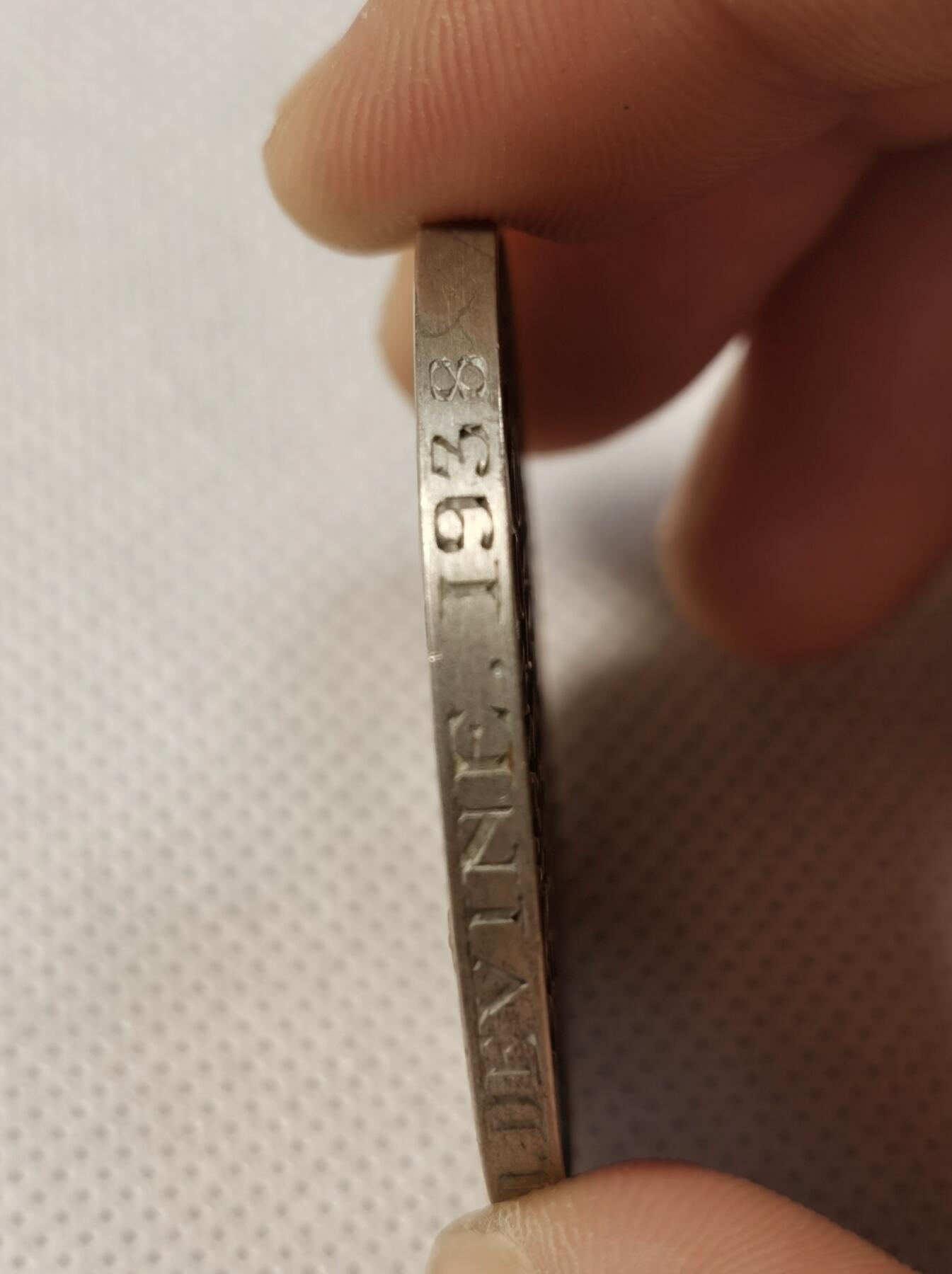 甄臻铺-世界币章拍卖（第35期），送拍享返佣金等优惠多多 The Wakefield Medal 1938年英国殖民地海外比赛纪念银章，正面是狮子和鹰的浮雕图案，中间是盾形徽章，背面刻有NRA BRITISH COLONIES AND PROTECTORATES OVERSEAS MATCH字样。直径41.3毫米，重43.3克，边缘刻有获奖者及日期字样