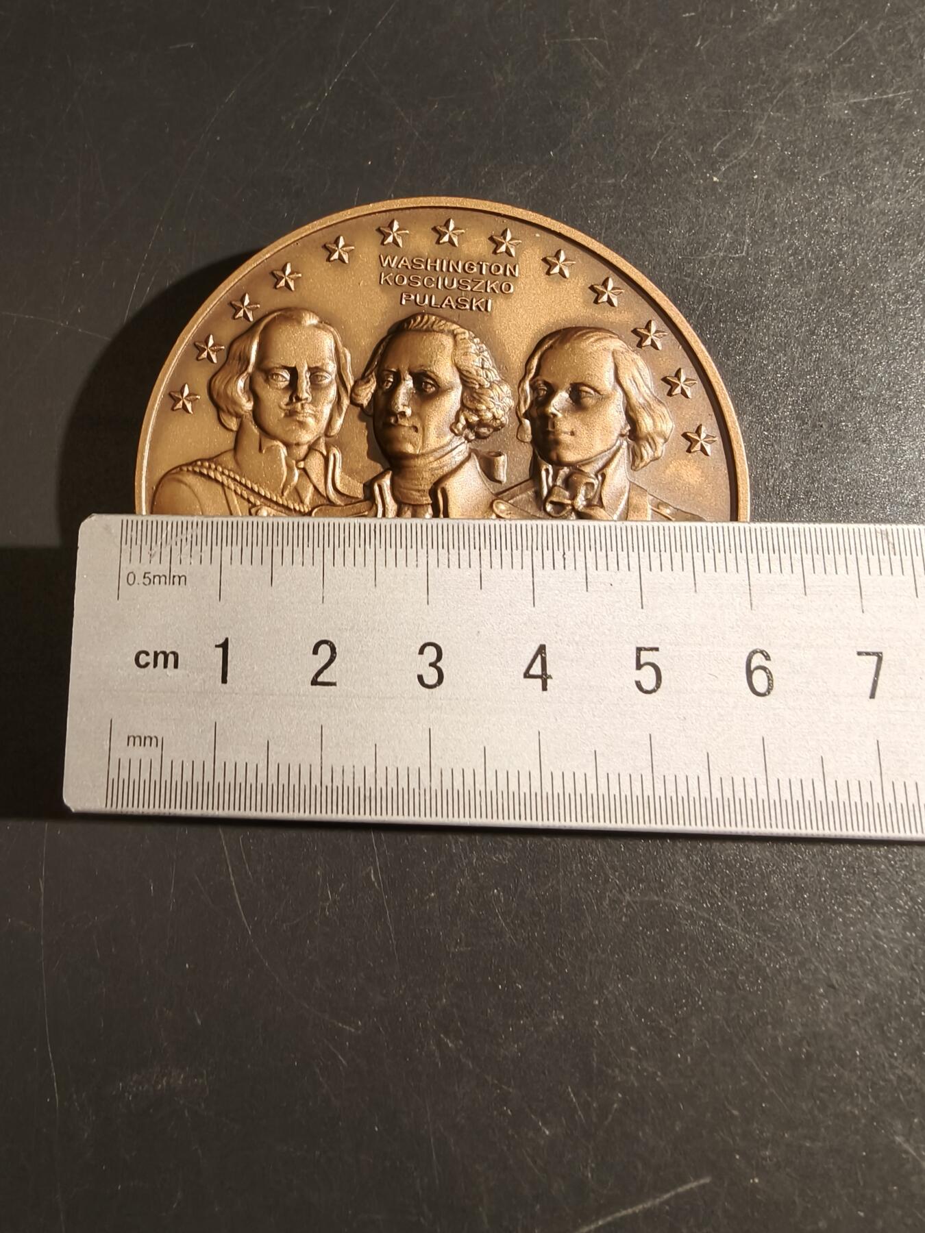 老王徽章第151期 美国独立200周年大铜章      直径63mm.    重量136g