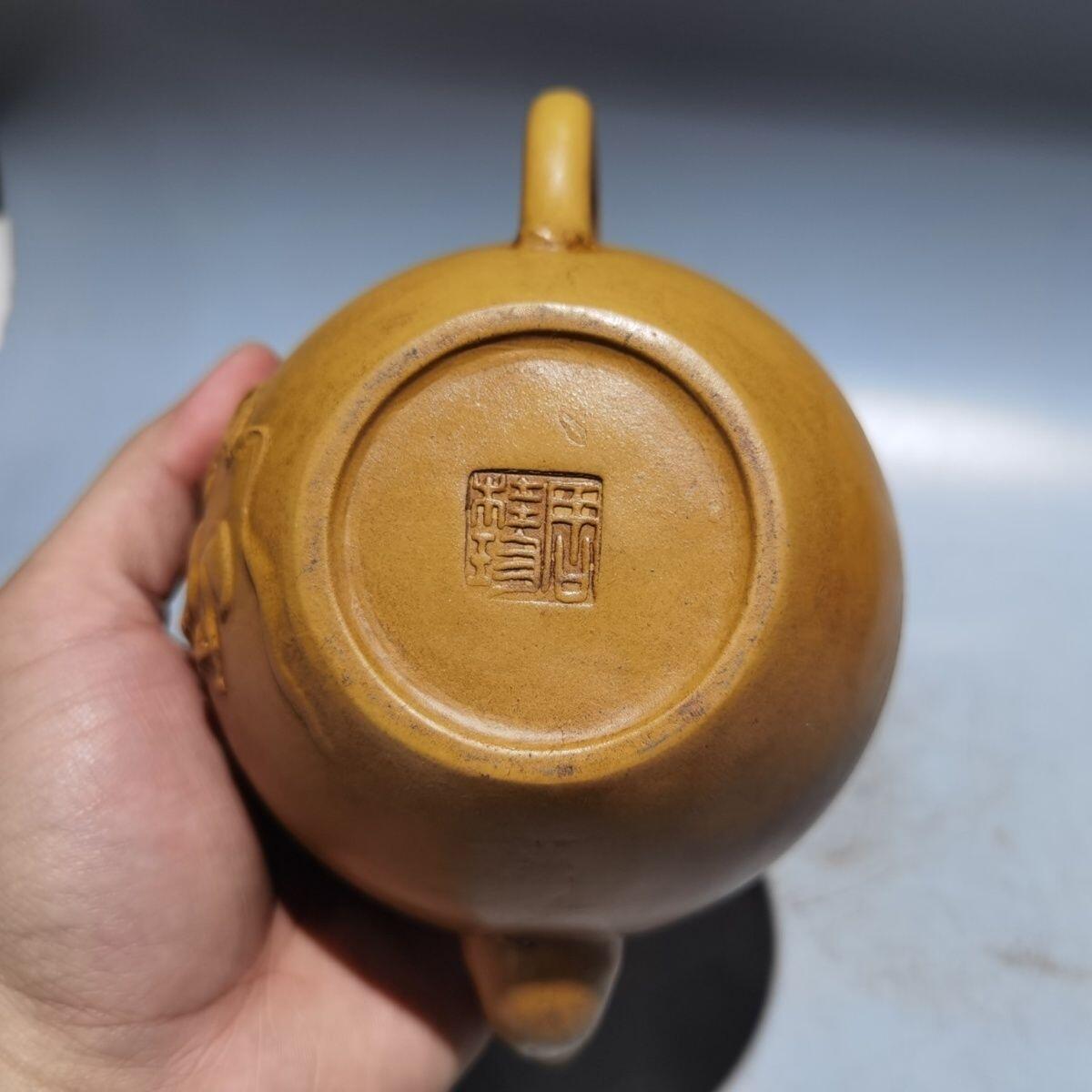  精品紫砂壶专场 周桂珍大师落款 浮雕悟道紫砂壶