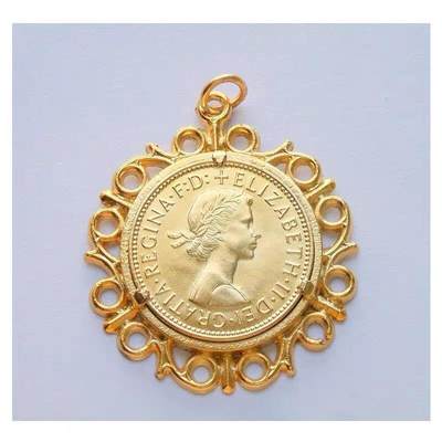  英国1967年 伊丽莎白镀金高浮雕精制币章吊坠 40MM -  英国1967年 伊丽莎白镀金高浮雕精制币章吊坠 40MM