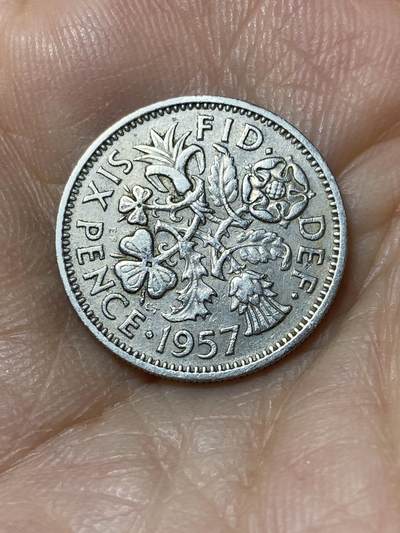 2025年第九十六场(总第一百二十二场）外国好品散币(免佣金) - 英国🇬🇧1957年6便士(伊丽莎白二世青年桂冠第二版)