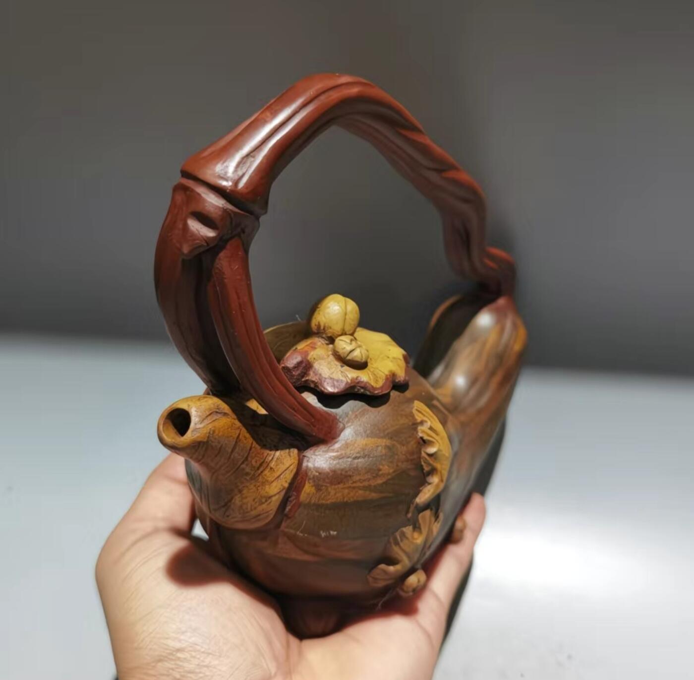  精品紫砂壶专场 汪寅仙大师落款 提梁福瓜紫砂壶