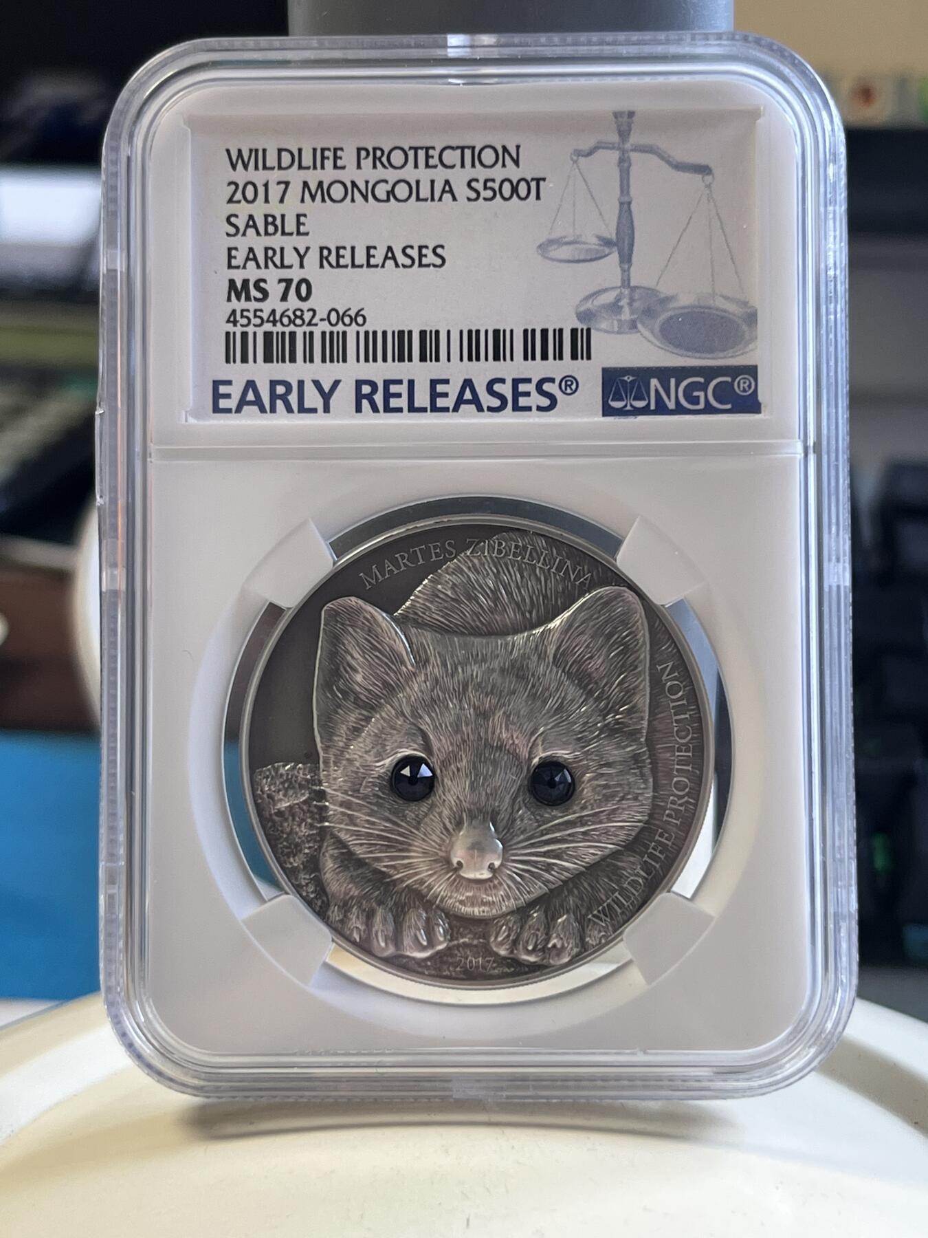 第176期拍卖【长期征集拍品】【欢度国庆中秋双节】 首期NGC-PF70ULTRA CAMEO 蒙古2017年发行的野生动物保护系列-紫貂镶嵌水晶仿古银币-500图格里克（CIT高浮雕,克重1盎司，999纯银，38.61MM，限量2500枚）无盒证