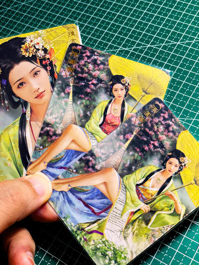 【关注参拍有赠卡】显眼宝33期  9.26日晚21:50结束 - 【全网限量限定编号】卡将卡牌 绝代芳华 陈圆圆一套三张 彩闪 63*88 
