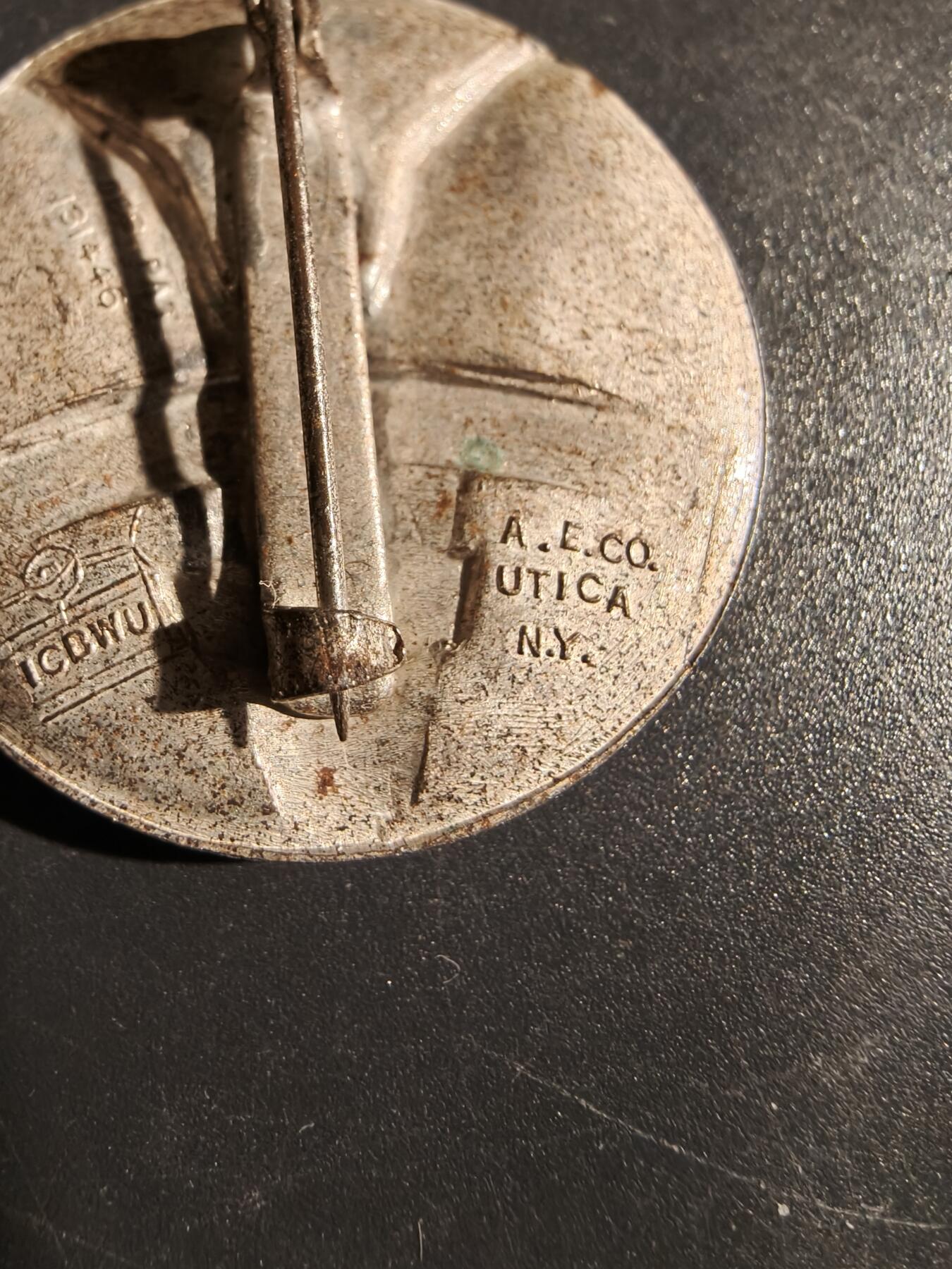 老王徽章第151期 二战美国海军商船队“胜利之船”证章     直径1.35英寸    铜质珐琅