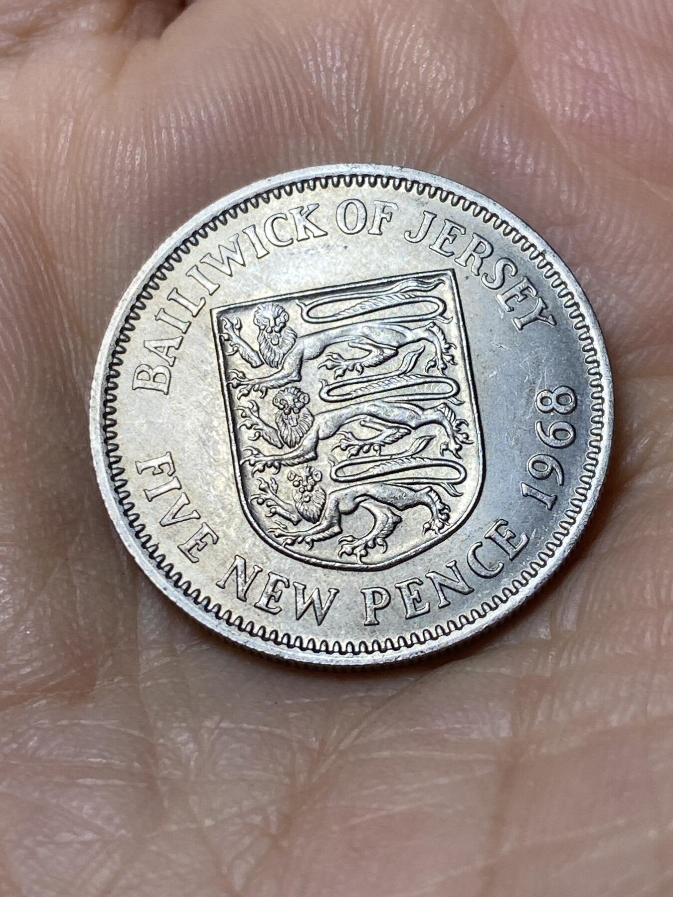 2025年第九十六场(总第一百二十二场）外国好品散币(免佣金) 英属泽西岛🇯🇪1968年5新便士(伊丽莎白二世中年花冠，十进制第一版首发年仅发行3年)