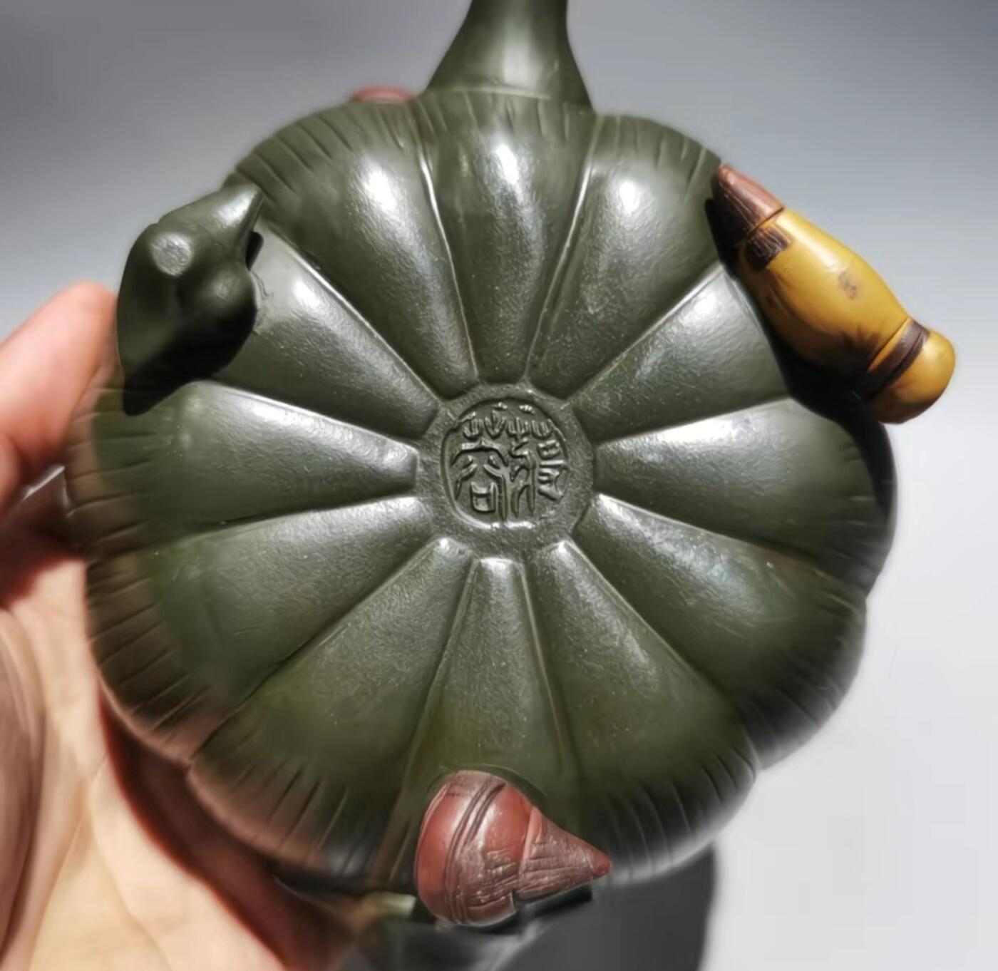  精品紫砂壶专场 蒋蓉大师落款 青蛙莲子紫砂壶