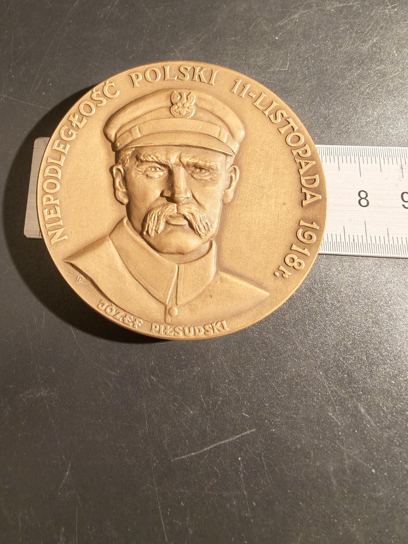 老王徽章第151期 约瑟夫·毕苏斯基领导波兰独立大铜章      直径69mm.   重量156.4g