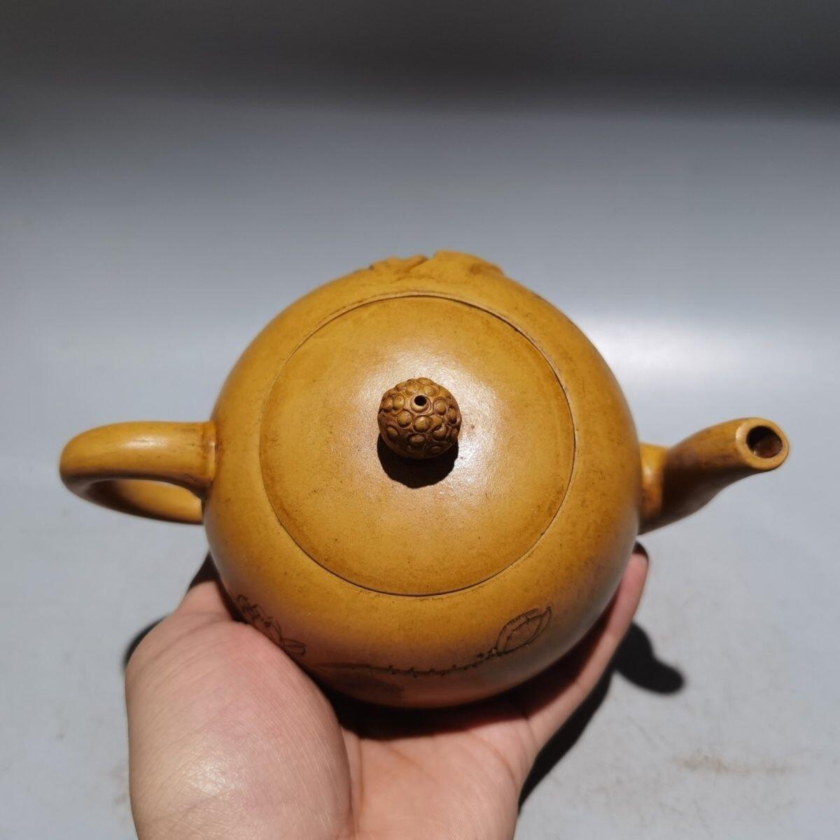  精品紫砂壶专场 周桂珍大师落款 浮雕悟道紫砂壶