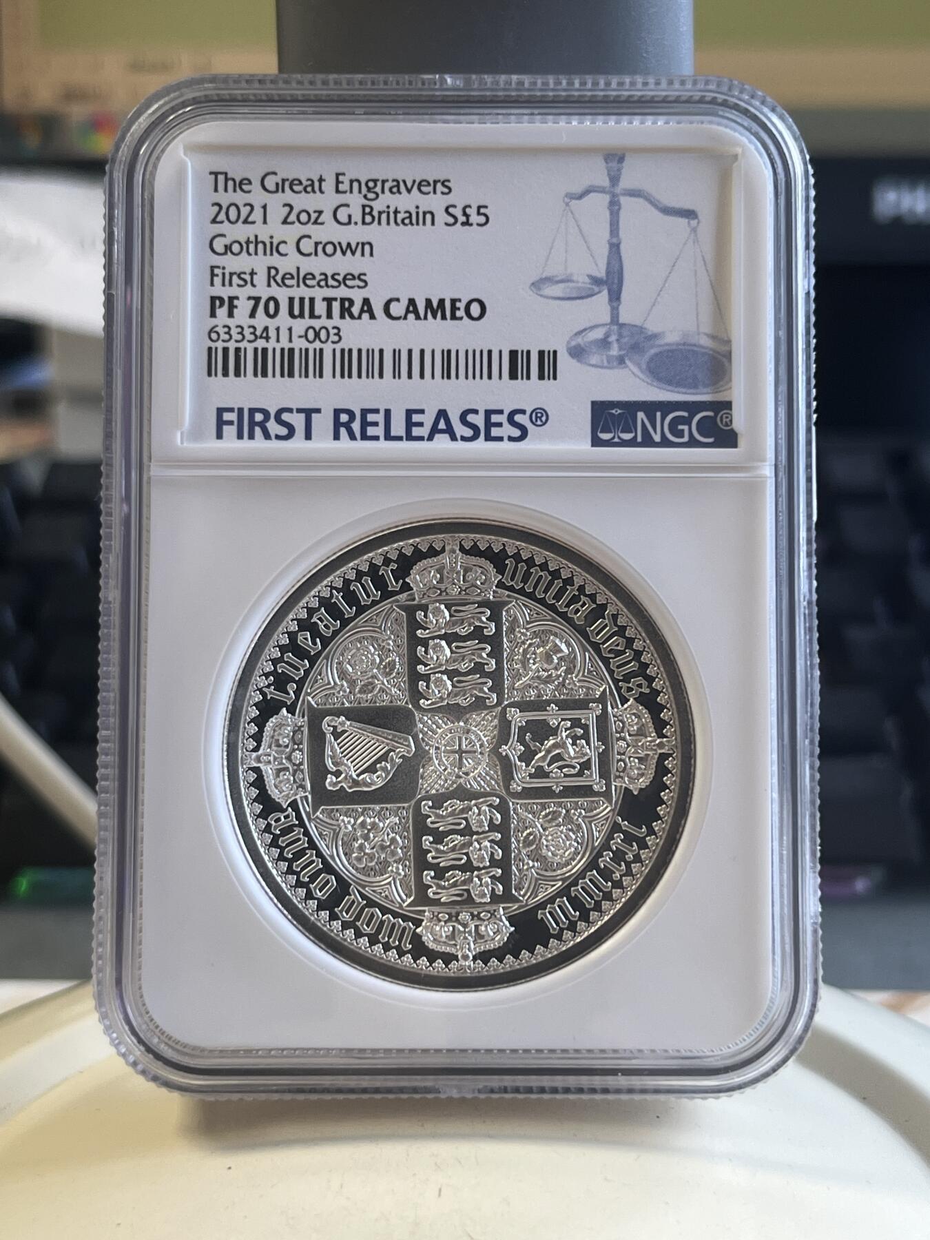 第176期拍卖【长期征集拍品】【欢度国庆中秋双节】 首期NGC-PF70ULTRA CAMEO 2021年英国发行伟大的雕刻师哥特佛洛林-十字盾徽复刻精制纪念银币-5英镑（珍稀币种！限量550枚，999纯银，25.5克，币径40MM，头像面有一处淡淡的氧化痕迹不明显，瑕不掩瑜）无盒无证书