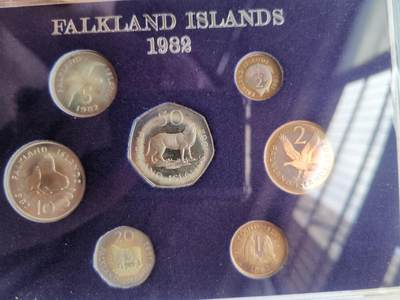 巨藏钱币首秀-古今中外钱币套装专场 福克兰岛1982年精制套币-官版-币有雾化