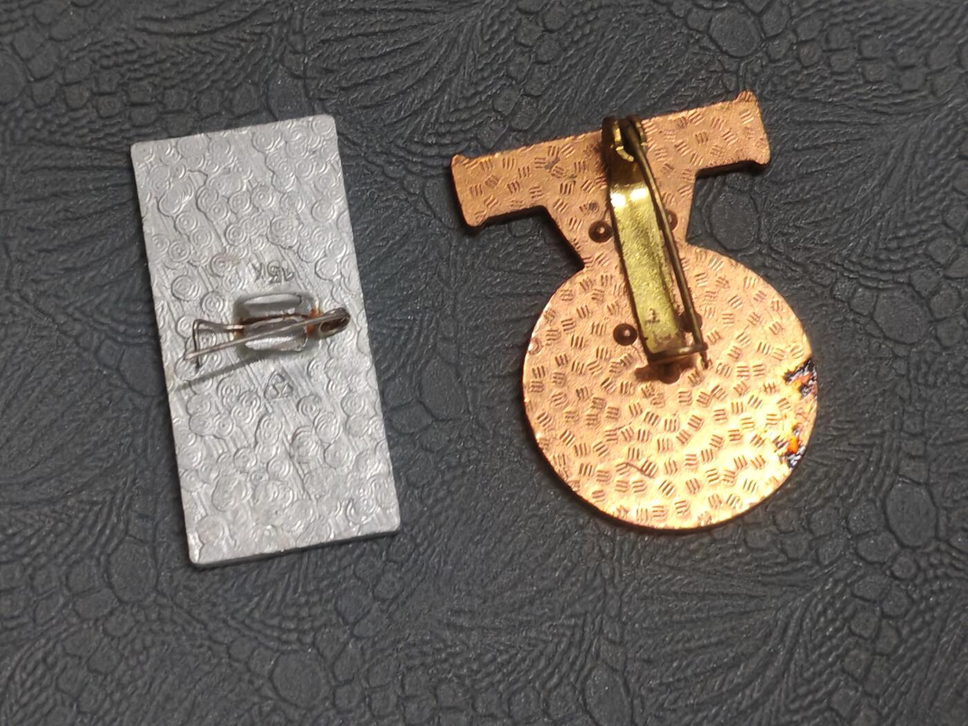 韵星假日拍卖第二十五期 -- Rimey Holidays Auction 25 苏联奥运徽章以及民主德国铜级内政部体能证章一组