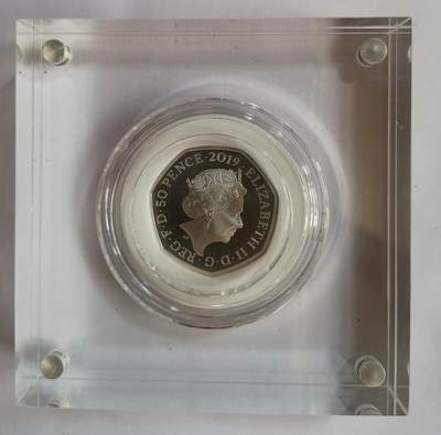 巨藏钱币首秀-古今中外钱币套装专场 英国2019年8克精制彩色银币-彼得兔