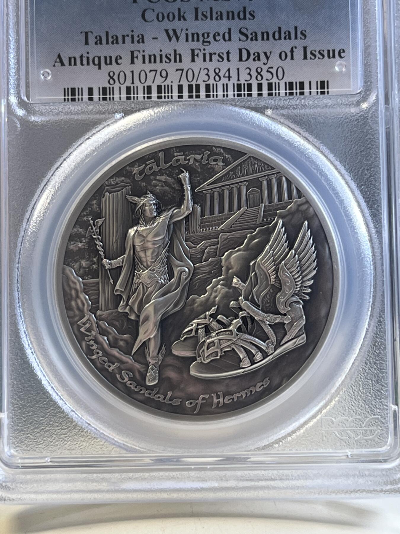 第176期拍卖【长期征集拍品】【欢度国庆中秋双节】 首日PCGS-MS70 北欧神话-赫尔墨斯之靴（超高浮雕）仿古纪念银币（梦想中带翅膀的靴子！凡人都想获得日行千里的超能力。2盎司加厚克重，999银，38.61MM，CIT设计出品限量999枚，盒证齐全）评级盒有个角破