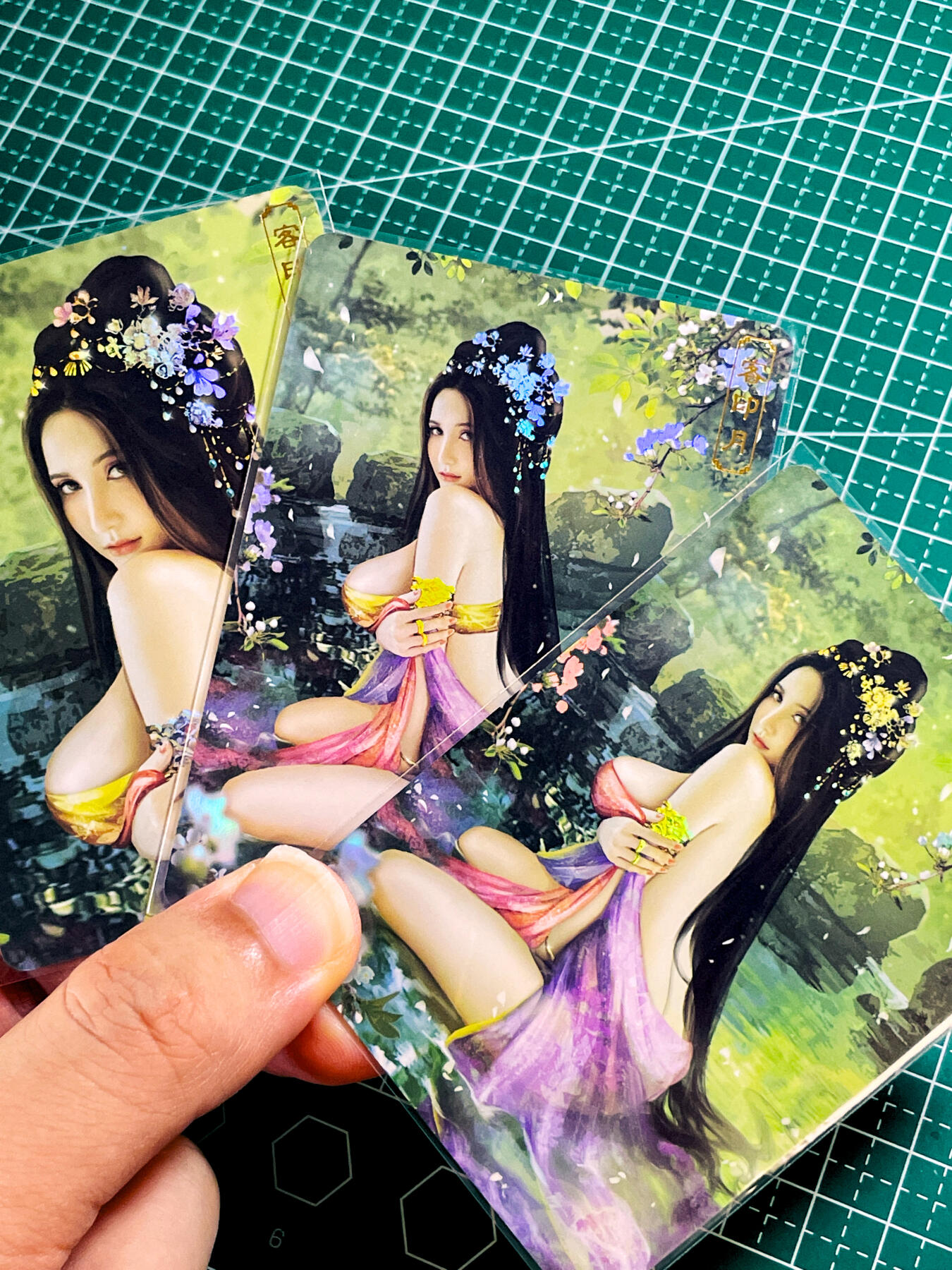 【关注参拍有赠卡】显眼宝33期  9.26日晚21:50结束 卡将卡牌 欲女传  客印月一套三张 彩闪 63*88 