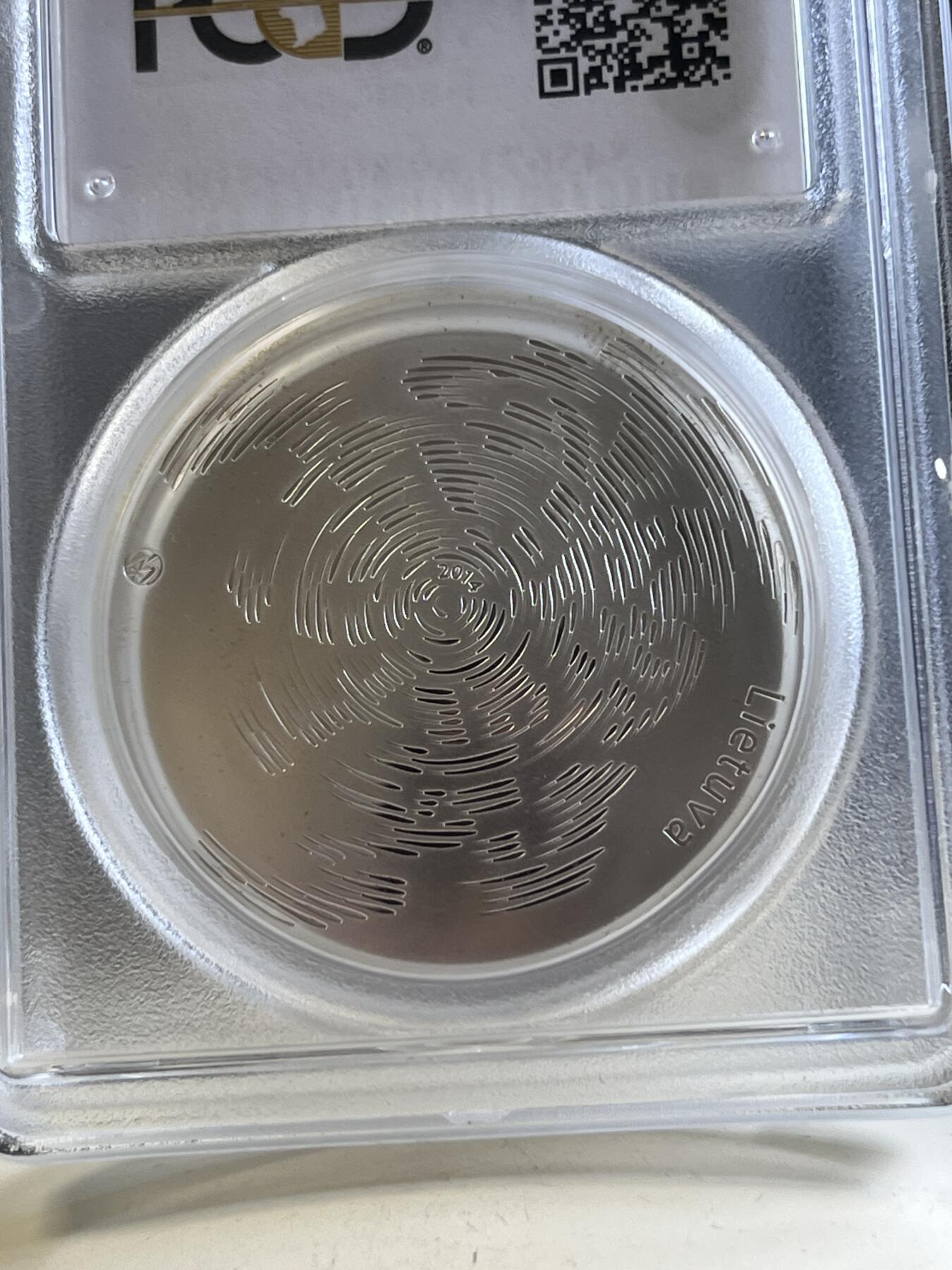 第176期拍卖【长期征集拍品】【欢度国庆中秋双节】 PCGS-PR69DCAM CAMEO 立陶宛2014年最后的拉特弧形镶嵌银珠精制纪念银币-50拉特（波罗的海货币绝唱！28.28克重，925银，43MM，限量发行3000枚，斩获2015年度硬币之星最佳银币第一名及原创技术第二名），无盒证书，评级盒有条裂痕