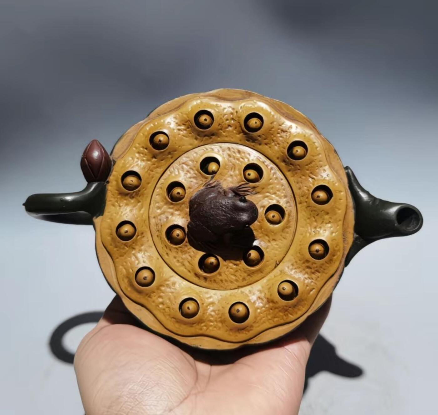  精品紫砂壶专场 蒋蓉大师落款 青蛙莲子紫砂壶