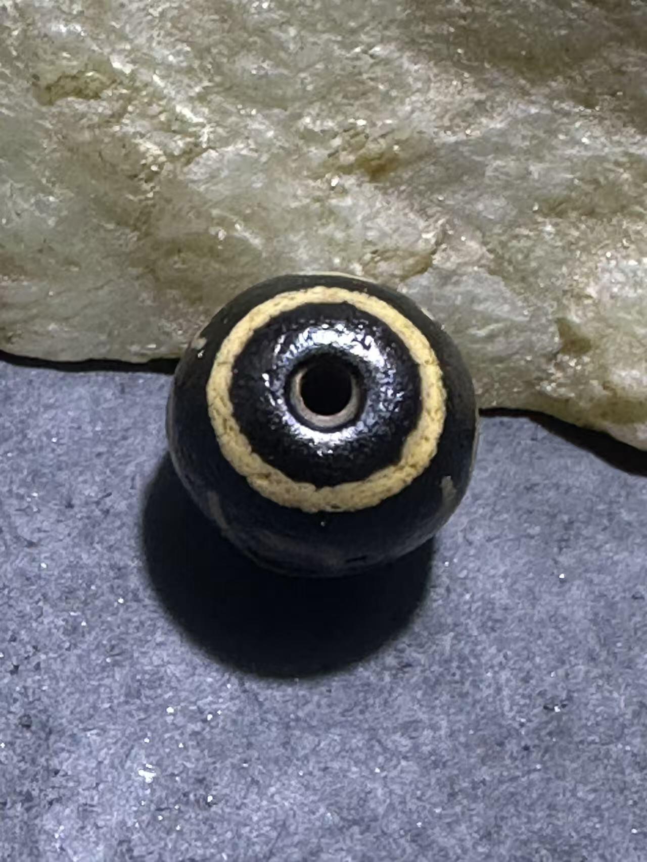 仅此一颗，精品藏传牙黄贵人玛瑙天珠一颗，