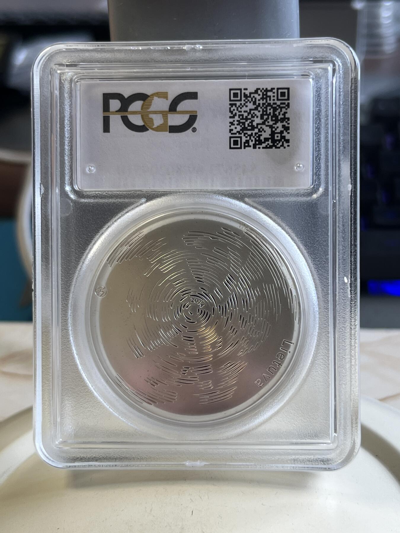 第176期拍卖【长期征集拍品】【欢度国庆中秋双节】 PCGS-PR69DCAM CAMEO 立陶宛2014年最后的拉特弧形镶嵌银珠精制纪念银币-50拉特（波罗的海货币绝唱！28.28克重，925银，43MM，限量发行3000枚，斩获2015年度硬币之星最佳银币第一名及原创技术第二名），无盒证书，评级盒有条裂痕