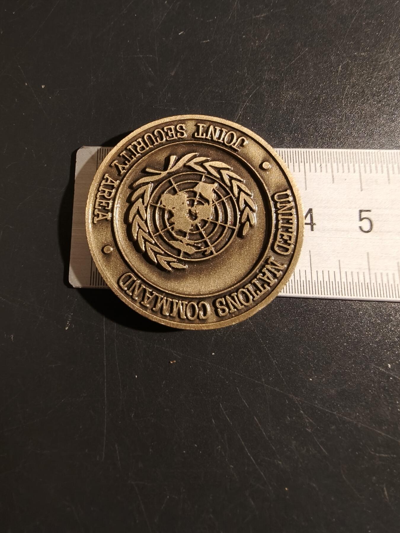 老王徽章第151期 联合国军联合警备区板门店访问纪念章     直径39mm    重量30.2g