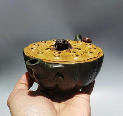  精品紫砂壶专场 - 蒋蓉大师落款 青蛙莲子紫砂壶
