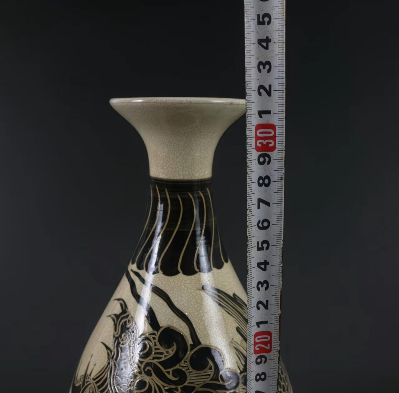 听雨轩  精品老旧瓷器限时专场 磁州窑白釉开片龙纹玉壶春瓶