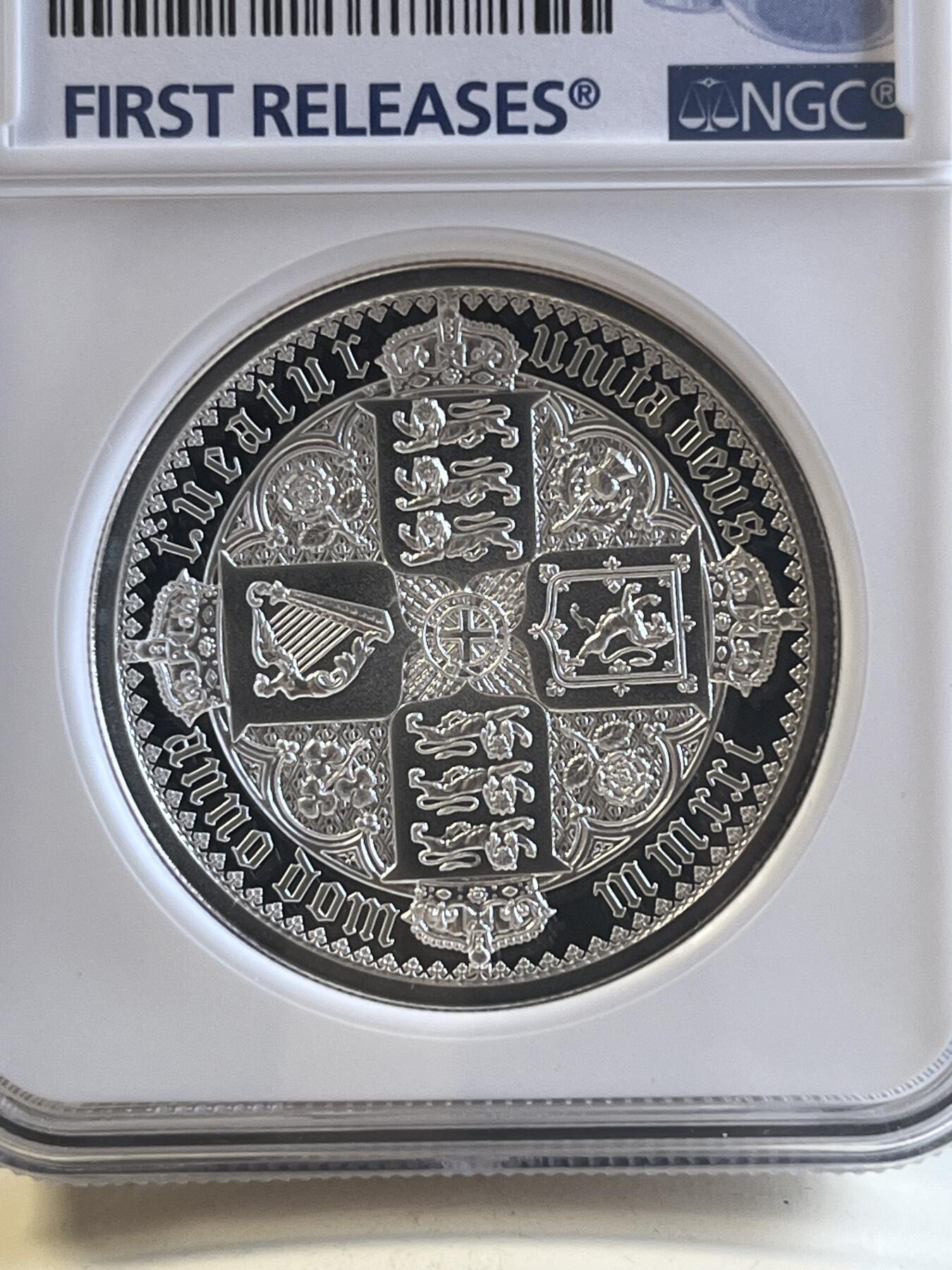第176期拍卖【长期征集拍品】【欢度国庆中秋双节】 首期NGC-PF70ULTRA CAMEO 2021年英国发行伟大的雕刻师哥特佛洛林-十字盾徽复刻精制纪念银币-5英镑（珍稀币种！限量550枚，999纯银，25.5克，币径40MM，头像面有一处淡淡的氧化痕迹不明显，瑕不掩瑜）无盒无证书