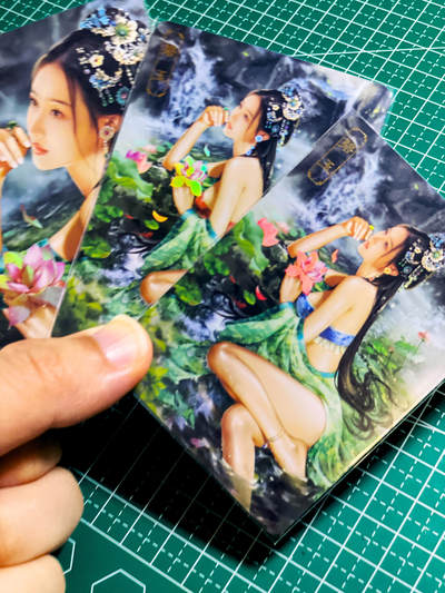 【关注参拍有赠卡】显眼宝33期  9.26日晚21:50结束 - 【全网限量限定编号】卡将卡牌 绝代芳华 碧玉 一套三张 彩闪 63*88 