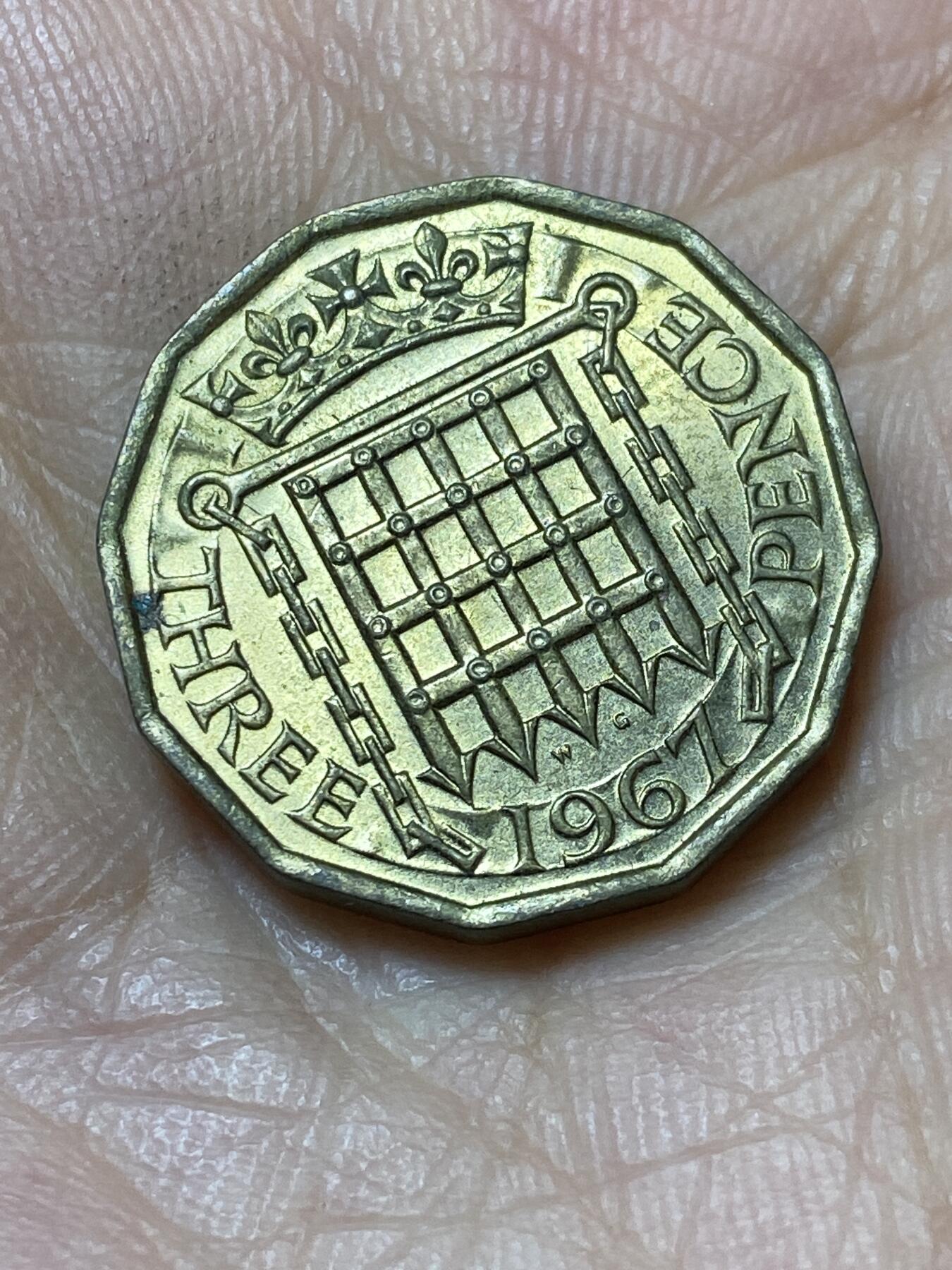 2025年第九十六场(总第一百二十二场）外国好品散币(免佣金) 英国🇬🇧1967年3便士(伊丽莎白二世青年桂冠，第二版普制币关门年)
