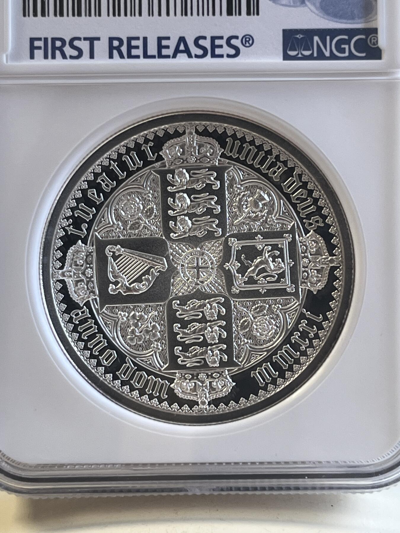 第176期拍卖【长期征集拍品】【欢度国庆中秋双节】 首期NGC-PF70ULTRA CAMEO 2021年英国发行伟大的雕刻师哥特佛洛林-十字盾徽复刻精制纪念银币-5英镑（珍稀币种！限量550枚，999纯银，25.5克，币径40MM，头像面有一处淡淡的氧化痕迹不明显，瑕不掩瑜）无盒无证书