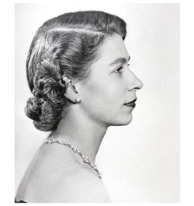 【旋风钱币】10月4日19:00准时开拍 精美欧洲币章 第三帝国货币等 全场包邮！  英国1967年 伊丽莎白镀金高浮雕精制币章吊坠 40MM